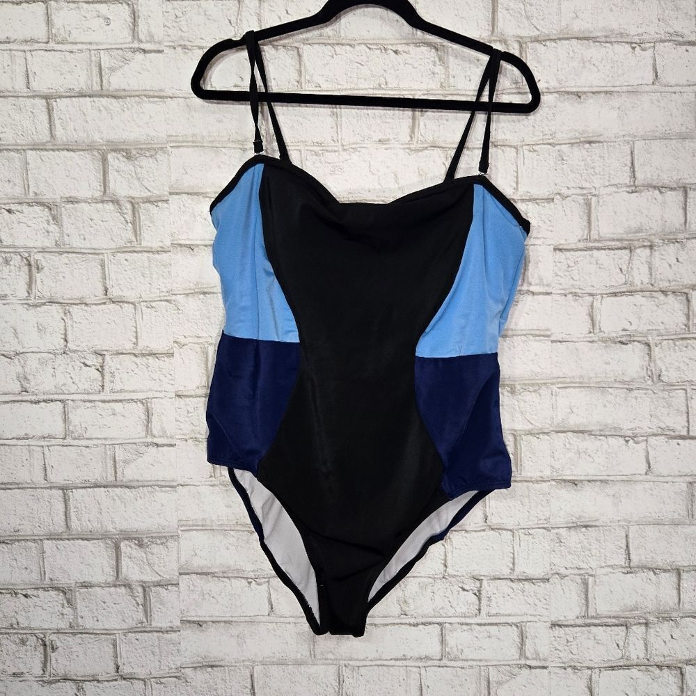 South Point swimsuit‎